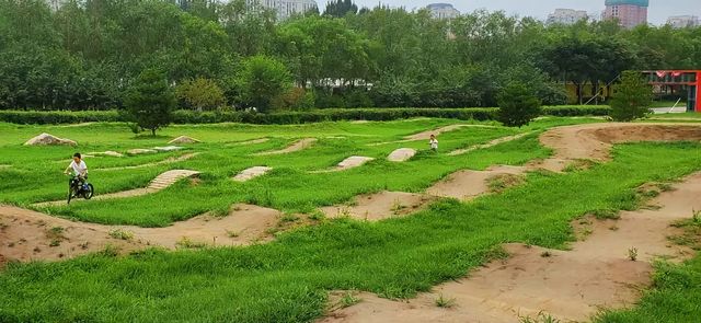 固安興安湖自行車公園。