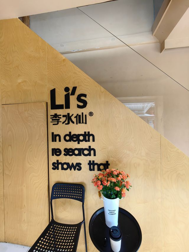 玉溪避暑中：李水仙咖啡Li's。