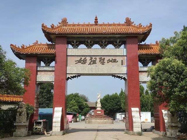 黃河中下游分界處的美麗傳說-三皇山桃花峪。
