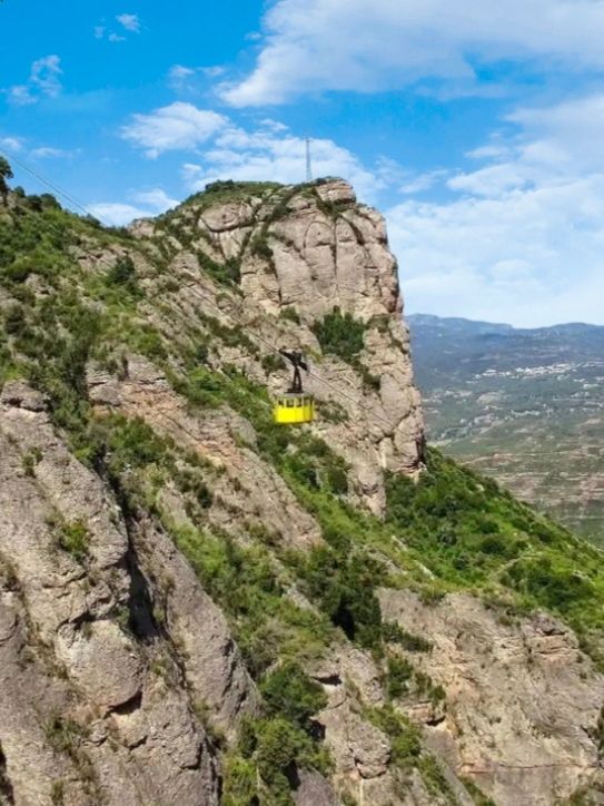 跟隨全網熱門遊戲《黑神話悟空》,打卡同款取景地白崖寨攀龍門。