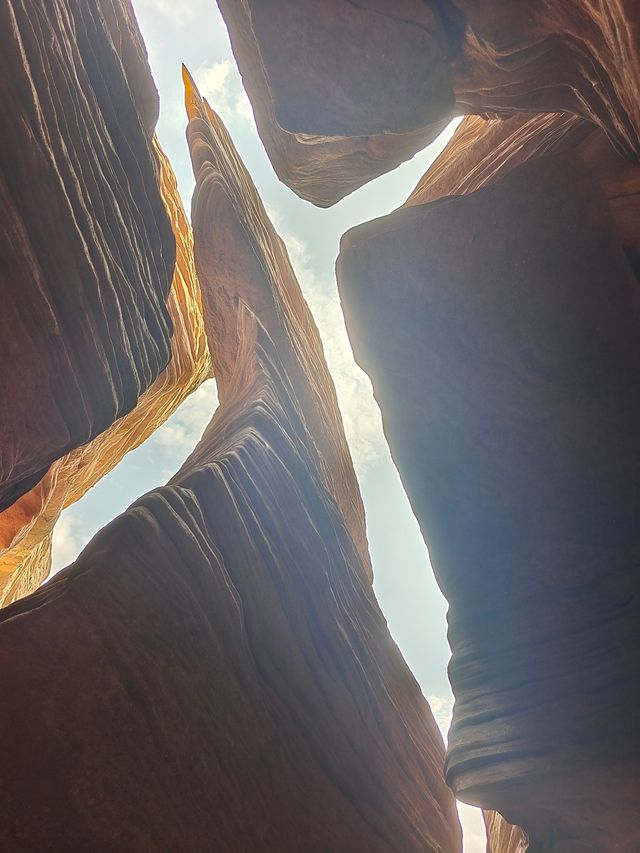 西南界洞峡群風景區。