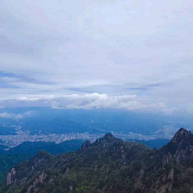 Luoyang is a city you must visit.