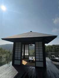為了這個山頂溫泉和茶館而出發的旅行。