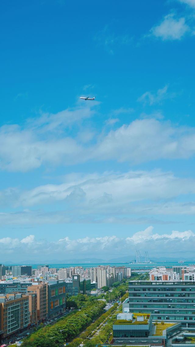 在深圳機場希爾頓逸林酒店欣賞飛機起落真是愜意。