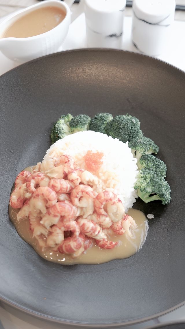 頭一次品嚐讓我如此難忘的小龍蝦料理套餐。