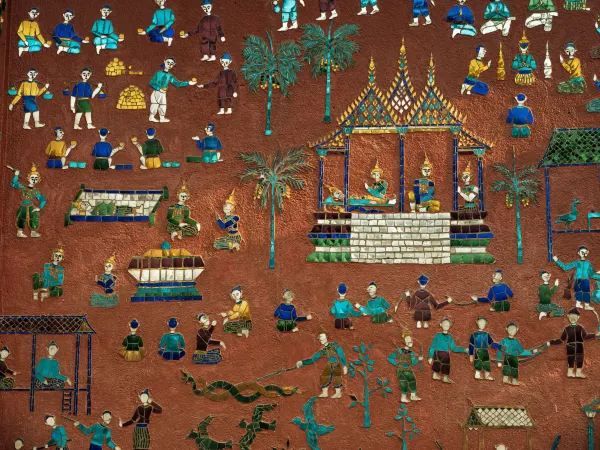Visit Wat Xieng Thong after 4 PM for a Unique Experience!