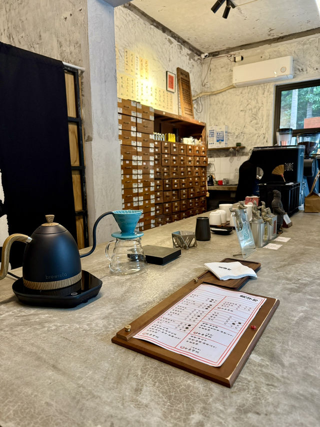 Afternoon coffee in Shapingba, Chongqing