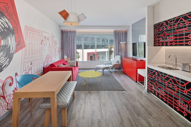 杜拜| Radisson Red，潮流科技體驗！   酒店：Radisson Red Dubai