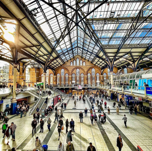 My Love Letter to London's Best Commute: Liverpool Street to Loughton!  