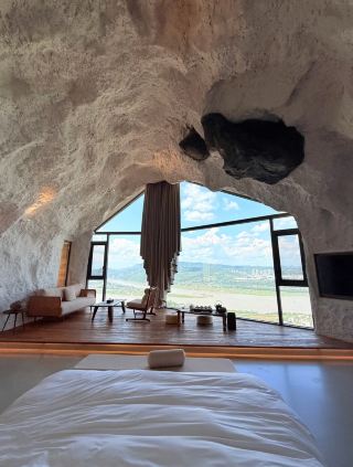 Stunning Cave Riverside Homestay, Absolutely Amazing!