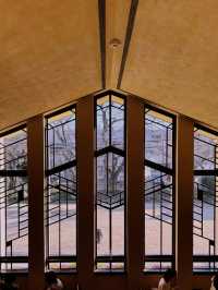 【東京の隠れ家名建築：フランク・ロイド・ライト設計の自由学園明日館】