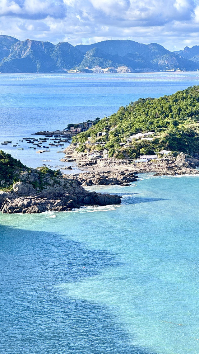 夏天就該浸喺蒼南呢片藍色之中!!!🌊|||嚟蒼南睇海，過個透心涼嘅藍色夏天！ 大海藍到耀眼，近處清澈見底