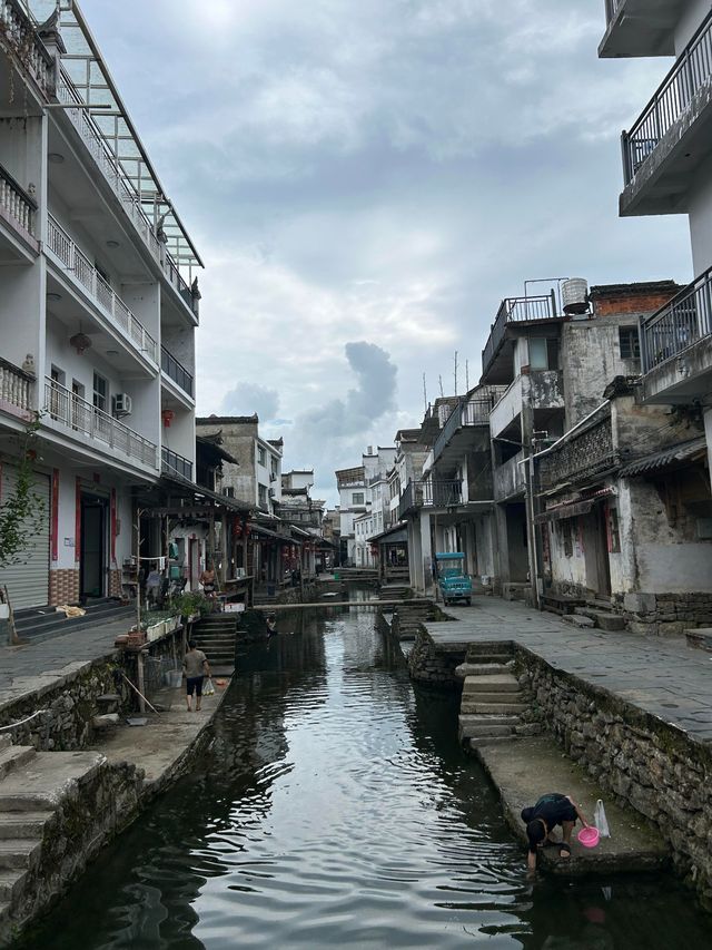 婺源遊山村｜千窗漏月噬龍脊 一溪浮燈鎖商魂