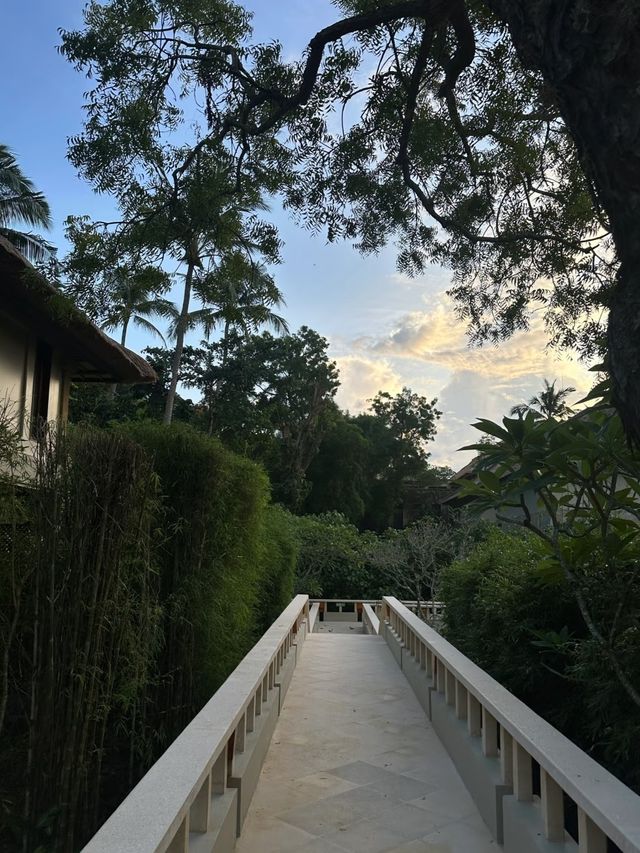 巴厘島頂奢秘境！獨占黑沙灘+三層泳池的安缦丘澜
