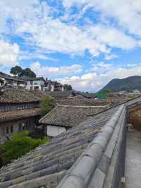 住在泊心雲舍，恍惚間聽見馬幫鈴鐺在百年老樑間回響
