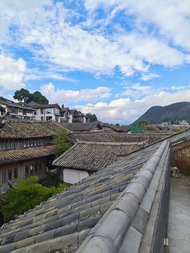 住在泊心雲舍，恍惚間聽見馬幫鈴鐺在百年老樑間回響