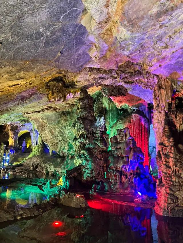 藏在房山的「地下水晶宮」石花洞，千年鐘乳石會發光，美得像盜夢