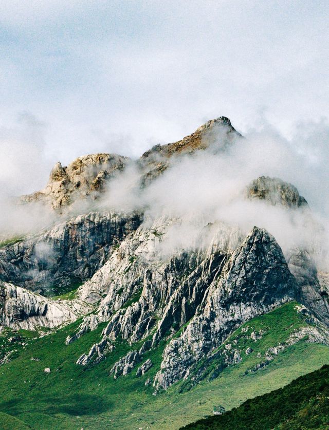 阿尼嘎卓·馬牙雪山:藏地聖境的冰雪傳奇 阿尼嘎卓·馬牙雪山:藏地聖境的冰雪傳奇