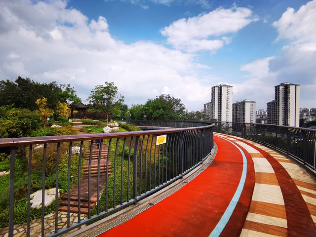 雨過天晴的自貢鳶山公園 雨過天晴的自貢鳶山公園