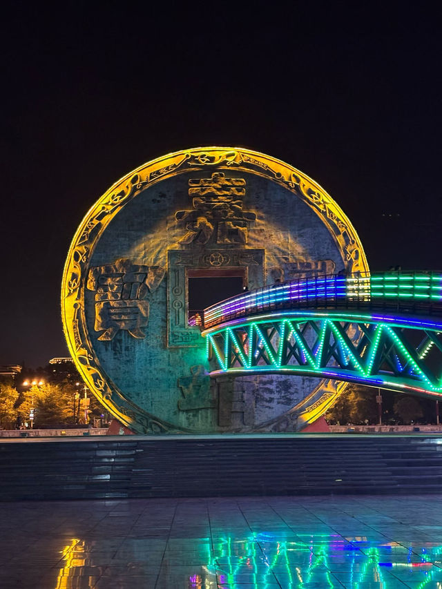 會澤夜未眠：在光影交錯處邂逅一座城的靈魂