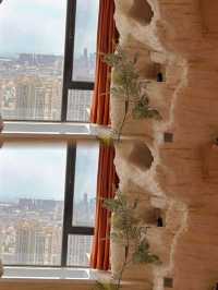 青島這家民宿絕了！洞穴風房間把山海都裝進了「石窟」裡～