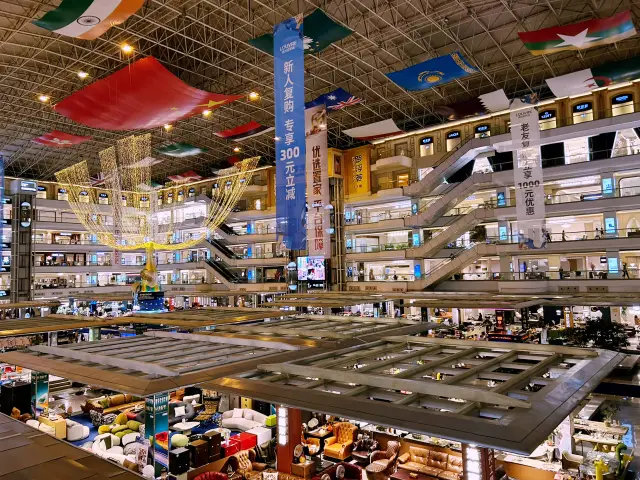 巨無霸級家具城初體驗｜壯觀到像進入家具版的哈利波特大廳