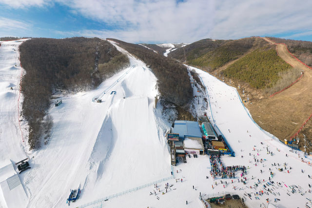 崇禮滑雪在雲頂,滑進滑出還看到了蘇翊鳴谷愛凌 滑雪度假的終極幸福是不用扛板暴走、不用趕接駁車,下 崇禮滑雪在雲頂,滑進滑出還看到了蘇翊鳴谷愛凌 滑雪度假的終極幸福是不用扛板暴走、不用趕接駁車,下