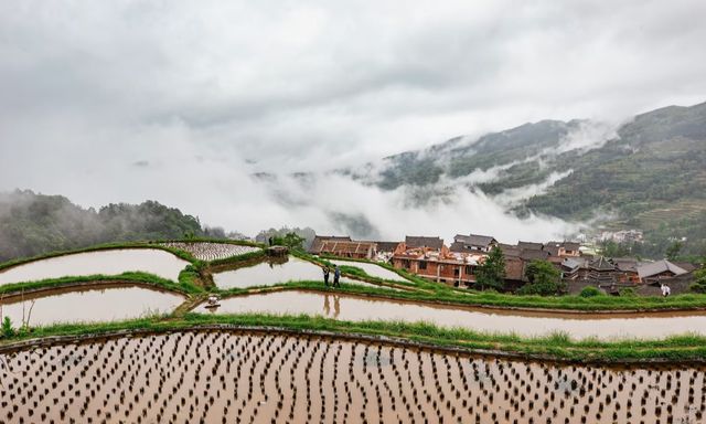 堂安侗寨這家觀景民宿直接把「住進風景裡」