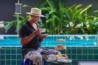 私享一池碧水,靜謐綠洲中甦醒