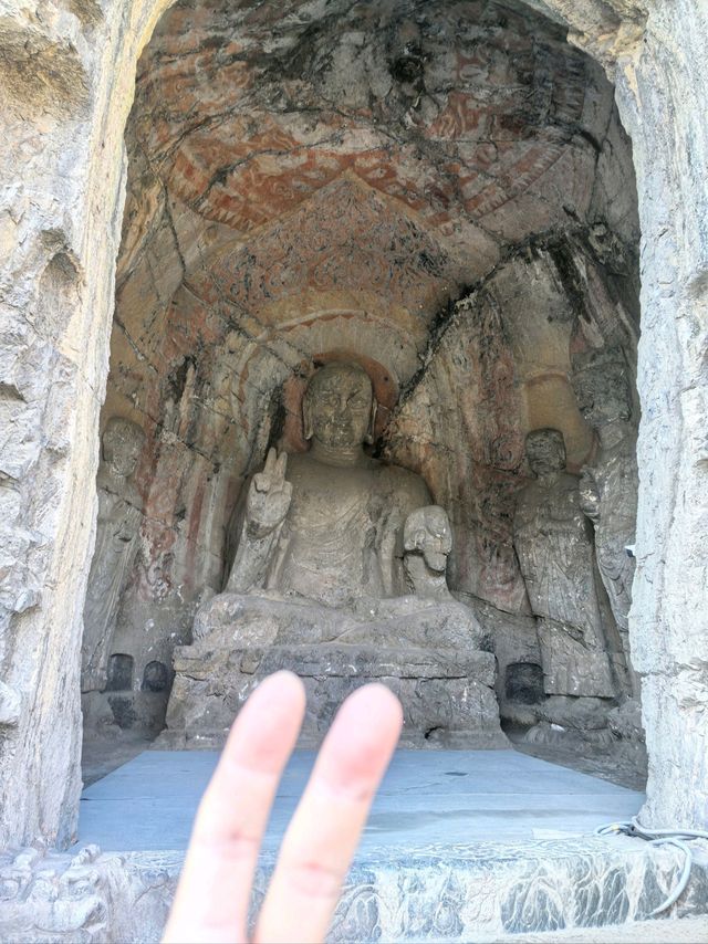 警告!別輕易與他對視——龍門十七米佛顏殺! 警告!別輕易與他對視——龍門十七米佛顏殺!