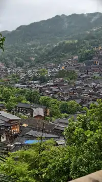 live實拍煙雨繚繞的苗寨也太出片了