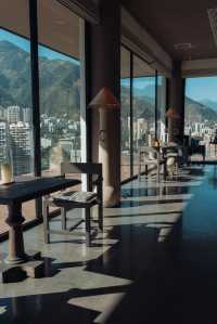 即將新開！推開窗就是高黎貢山！睡在怒江大峽谷懸崖上的酒店