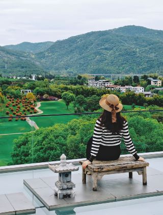 A heavenly guesthouse next to a golf course