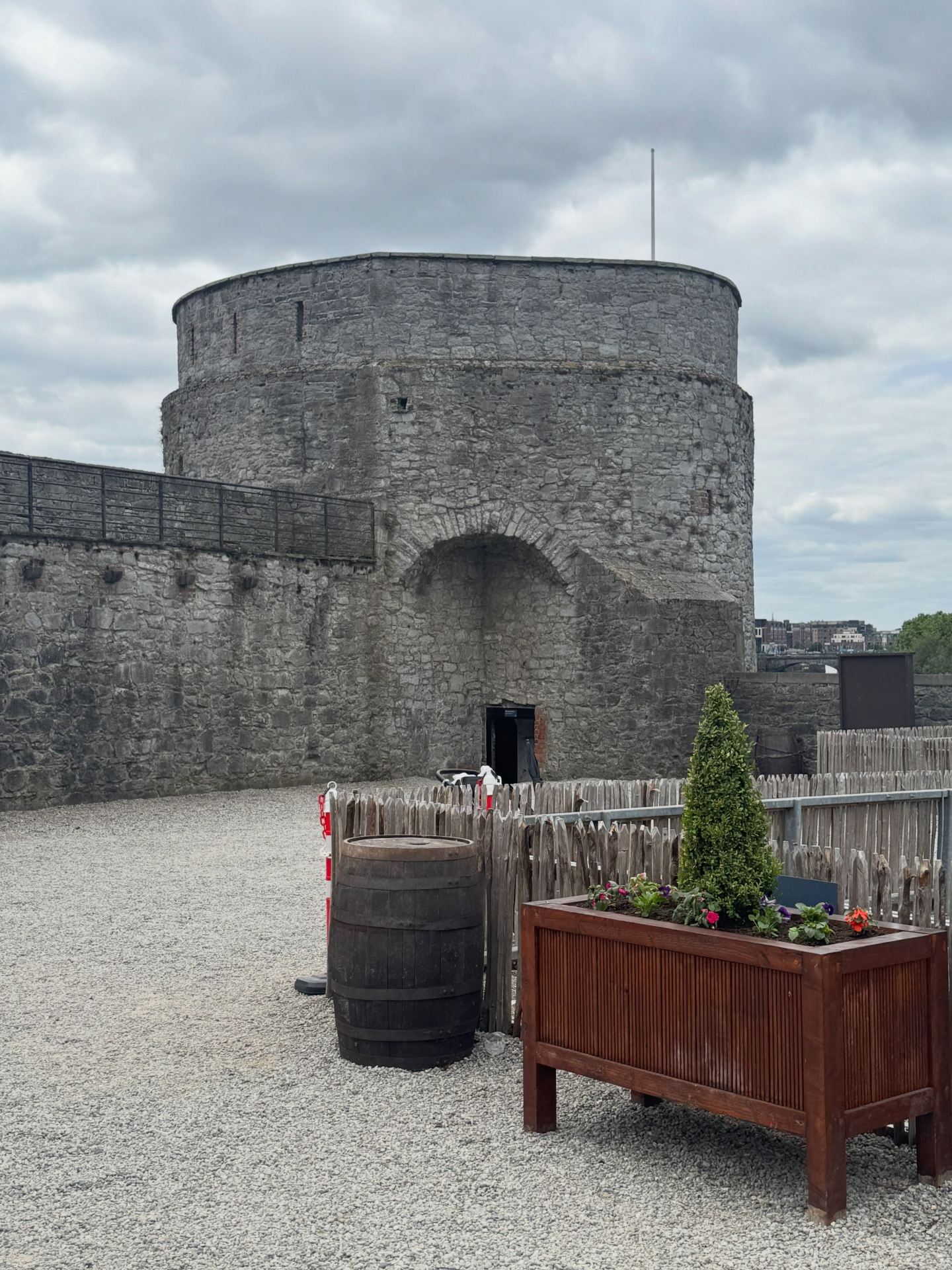 Today was a castle-filled day! We visited King James' Castle in Limerick, then the charming town of Adare, followed by a stop at Liston Family Farm. After that, we went to Blarney Castle, where we kissed the Blarney Stone, and ended the day with dinner in Cork. Everything was so beautiful!