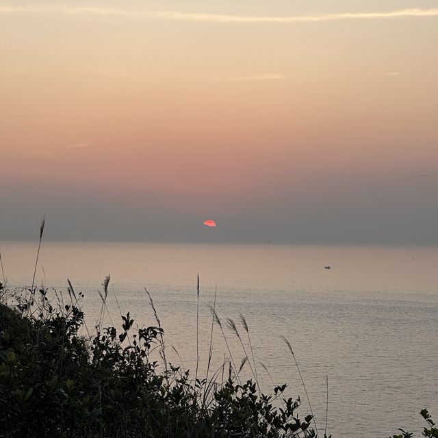 登上大澳虎山。欣賞迷人的日落🌅