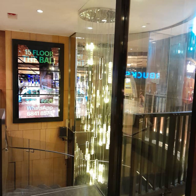 鬧市中心的舊式翻新酒店🏨彌敦酒店🫧