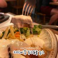 旺角排長龍巨型鋸扒