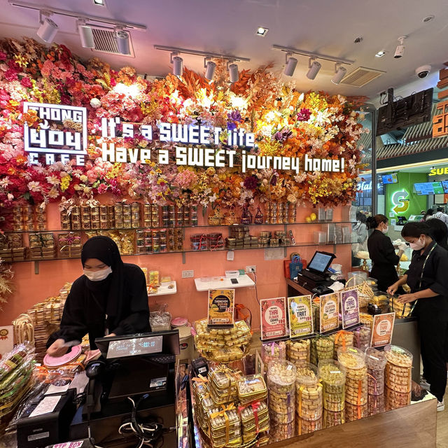 Beautifully decorated dessert shop in BKK!