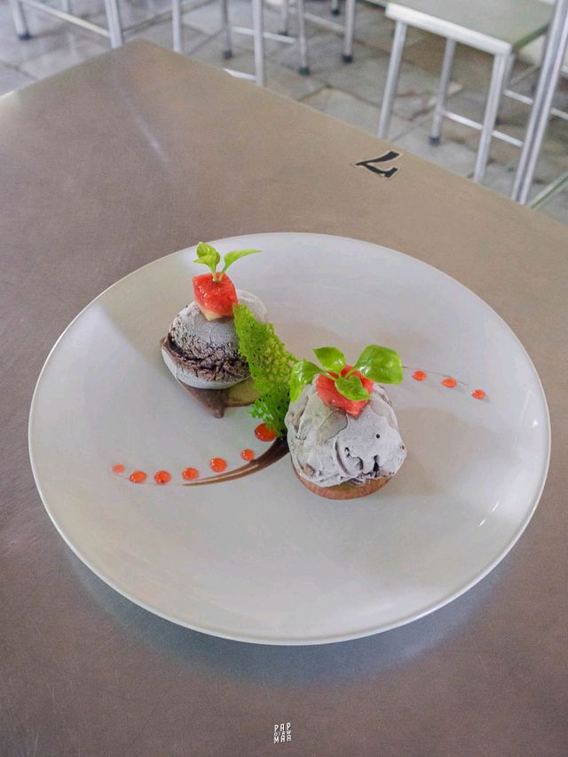 ร้านผัดไทในสวนฝีมือระดับเชฟโรงแรมในราคาท้องถิ่น