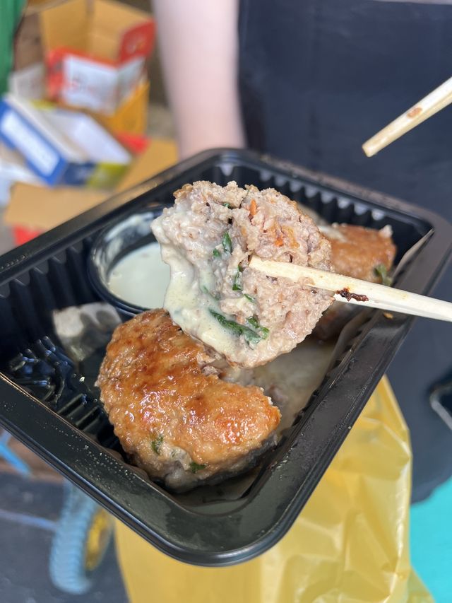 【韓国旅行】 望遠市場の食べ歩きグルメ肉汁ジューシー"トッカルビ"