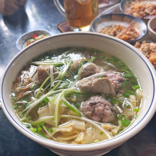다낭여행🍜갓 뜨기 시작한 #신상맛집 #응온티호아 다녀왔어요