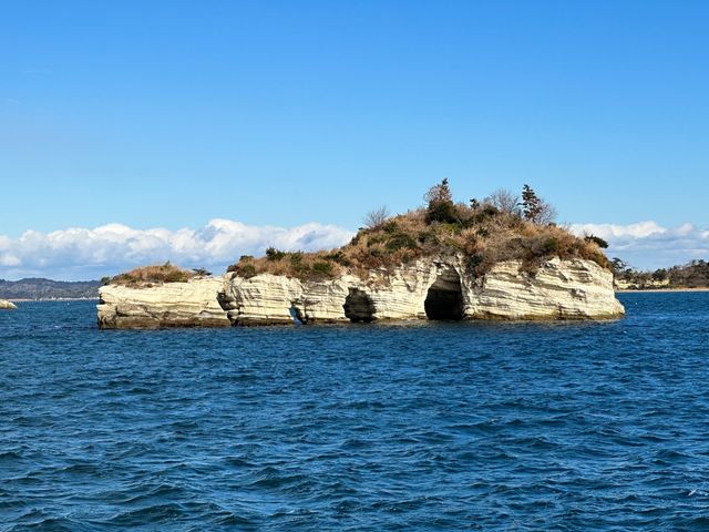 一次看松島灣超過260個島嶼 還有露天區可以吹風看海 松島遊船必看仁王島、鐘島