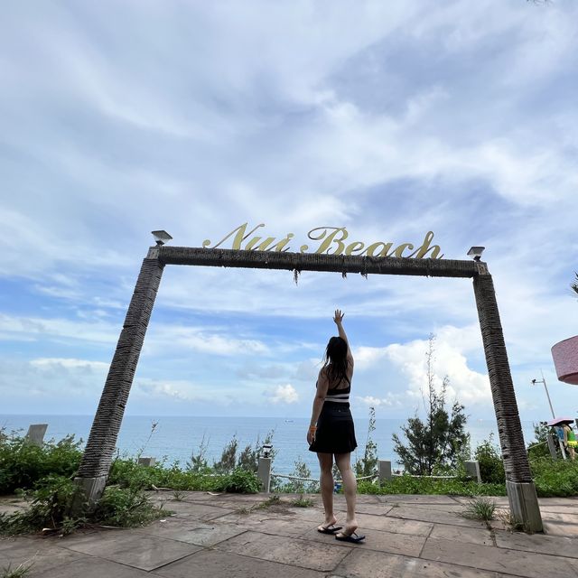 【酒店口碑】懸崖無邊泳池+樓頂無邊泳池+海邊水上項目+晚上海邊音樂燒烤吧