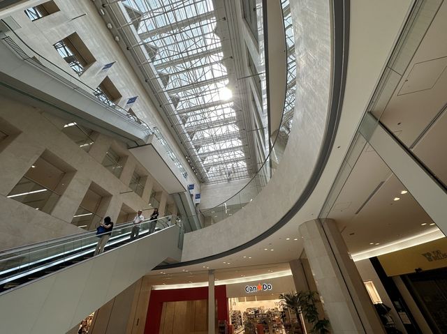 東京・西新宿。複合文化施設『東京オペラシティ』を散策。