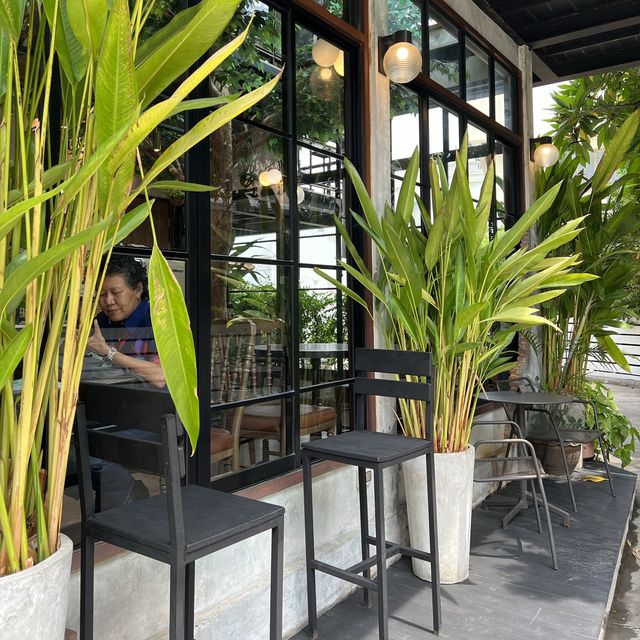 브런치 여유를 즐길 수 있는 방콕 카페, The Oqposite☕️