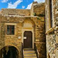 KASTRO: PICTURESQUE QUARTER IN CHORA!