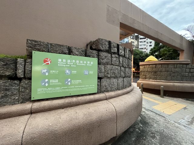 鬧市中嘅人工瀑布牆 @ 彌敦道界限街休憩處
