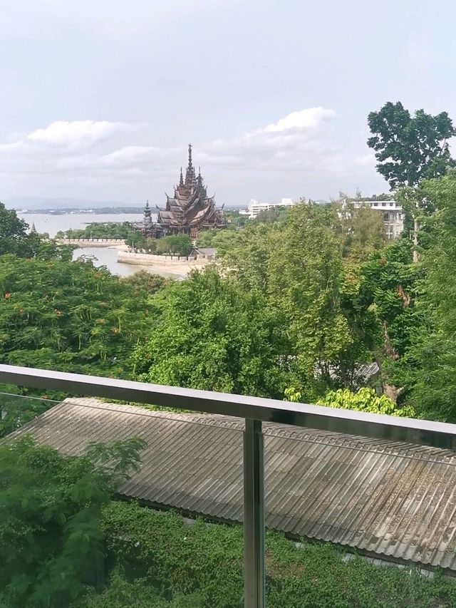 วันสบายๆ @ Golden Tulip Pattaya Beach Resort