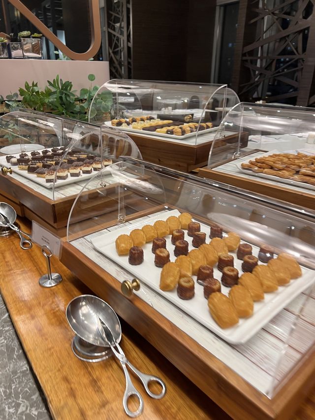 自助晚餐🥣推薦🥰如心酒店Cafe Circles‼️高質蟹腳😍主打精美甜品🍮