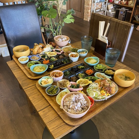在印 朱色 三つ足鉢 5客揃 割烹料理 日本料理 土佐料理 祢保希（ねぼけ） 日本橋店 | 美食百花 | TAKASHIMAYA CARDS